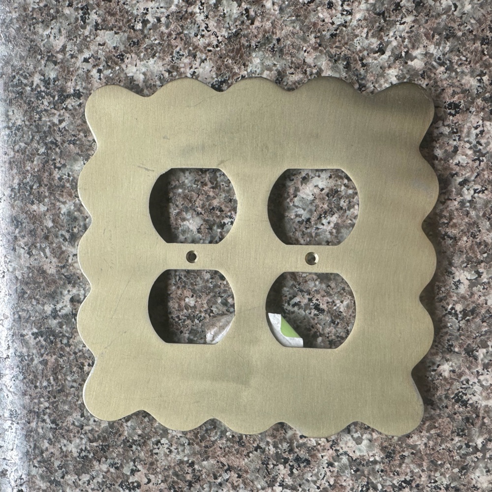 anthropologie 4x plug usa outlet cover gold scalloped edges